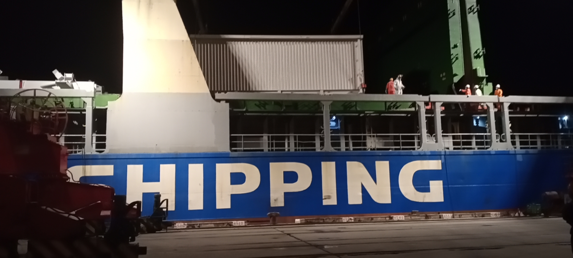 超寬貨物(wù)船邊直裝(zhuāng)