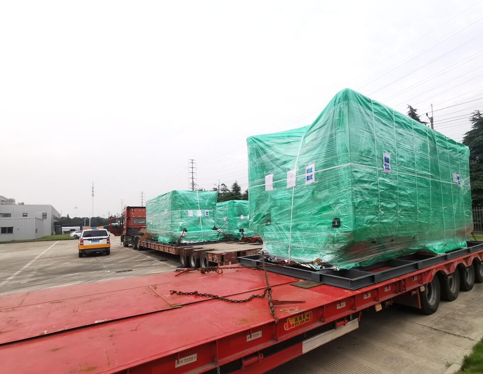 出口精(jīng)密注塑機設備運輸
